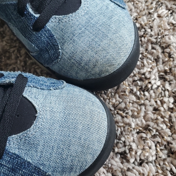 Washed Denim Air Jordan 6 Retro Sneakers - Picture 4 of 7